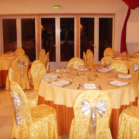 Hotel Eco Logis Espace Bellevue Séméac Dış mekan fotoğraf