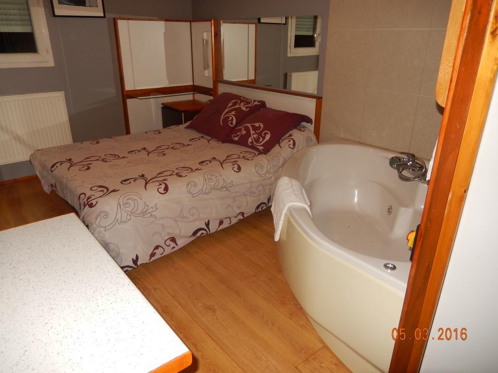 Hotel Eco Logis Espace Bellevue Séméac Dış mekan fotoğraf