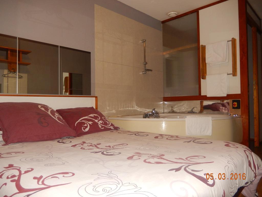 Hotel Eco Logis Espace Bellevue Séméac Dış mekan fotoğraf